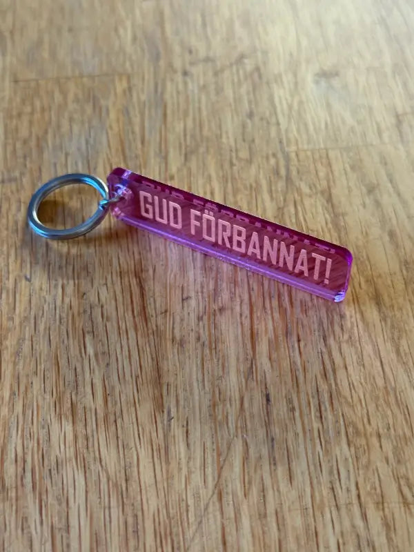 Nyckelring | “Gud förbannat” i Rosa spegelplast - Expresspresenter.se