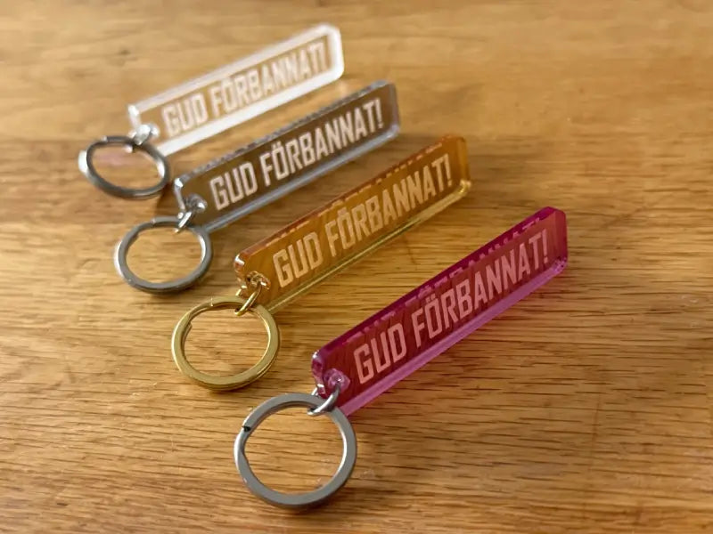 Nyckelring | “Gud förbannat” i spegelplast - Expresspresenter.se