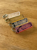 Nyckelring | “Gud förbannat” i spegelplast - Expresspresenter.se