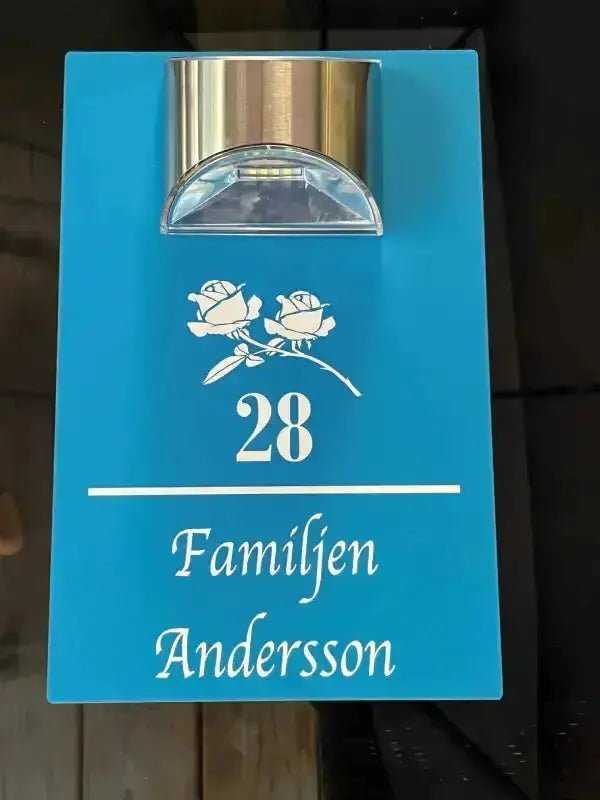 Hus nummerskylt med namn och belysning - Express - presenter