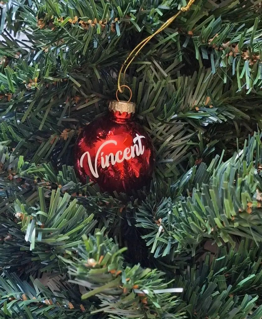 Julgranskula | Julig kula i varm blank röd färg med namn 5 cm - ByEngwek