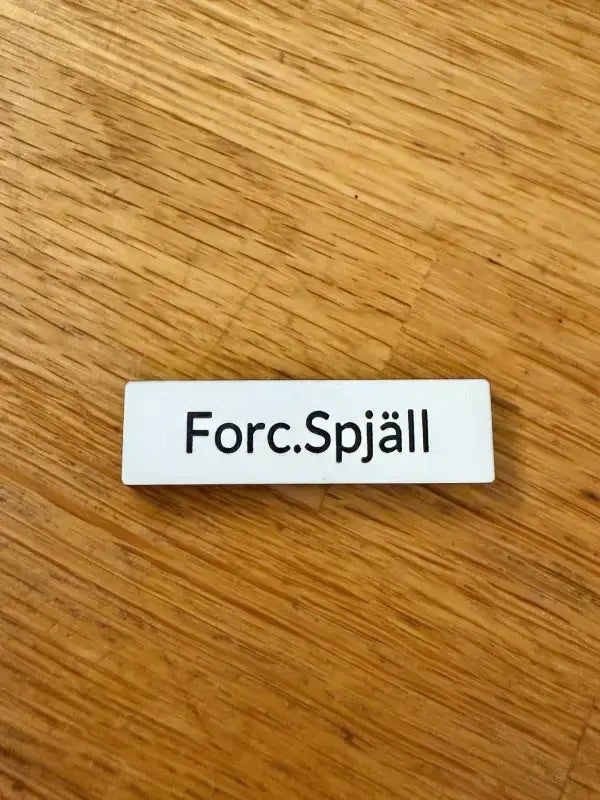 Märkskylt | Forc.Spjäll 42x12mm - ByEngwek