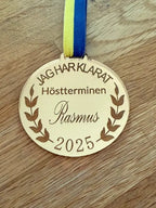 Medalj “Höstterminen” – Rolig skolpresent & avslutningsgåva till elever och lärare | Express Presenter - ByEngwek