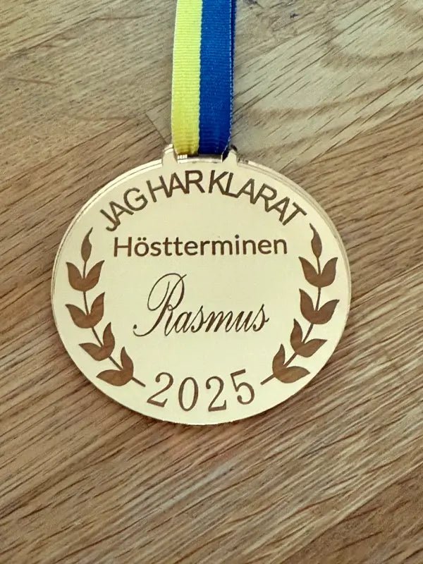 Medalj “Höstterminen” – Rolig skolpresent & avslutningsgåva till elever och lärare | Express Presenter - ByEngwek