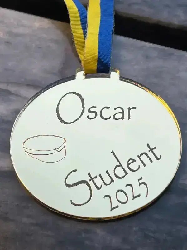 Medalj | Student diagonal text - Express - presenter