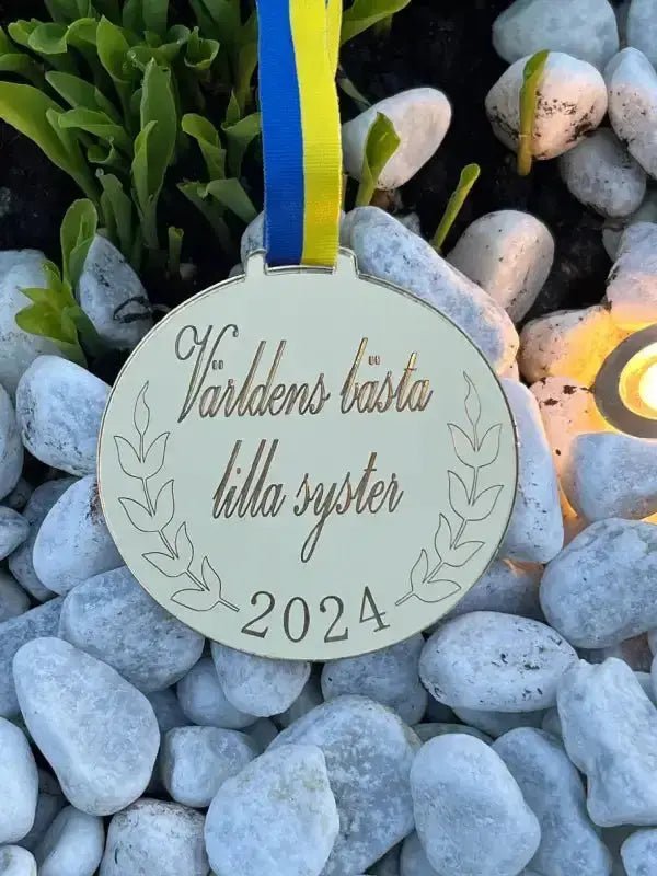 Present till lilla syster. Medalj | Världens bästa lillasyster - ByEngwek