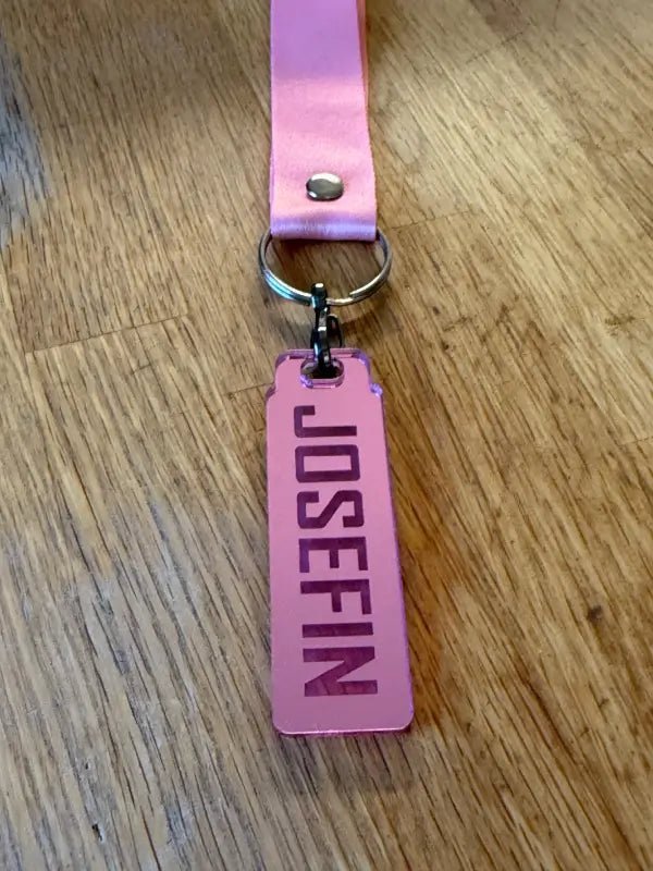 Nyckelband med egen text - Engwek.se