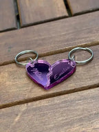 Nyckelring - 2 st halva hjärtan med namn i spegelplast (rosa) - ByEngwek