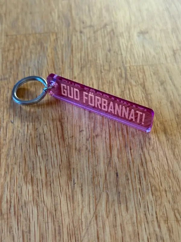 Nyckelring | “Gud förbannat” i Rosa spegelplast - Engwek.se
