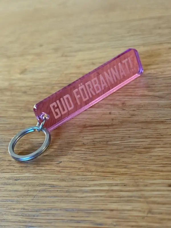Nyckelring | “Gud förbannat” i Rosa spegelplast - ByEngwek