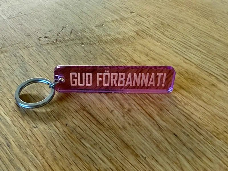 Nyckelring | “Gud förbannat” i Rosa spegelplast - ByEngwek