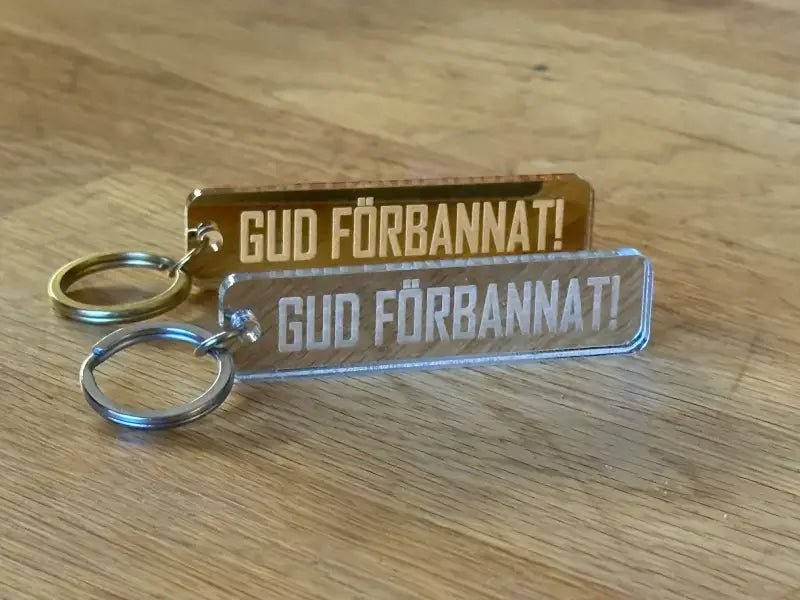 Nyckelring | “Gud förbannat” i Silver spegelplast - ByEngwek