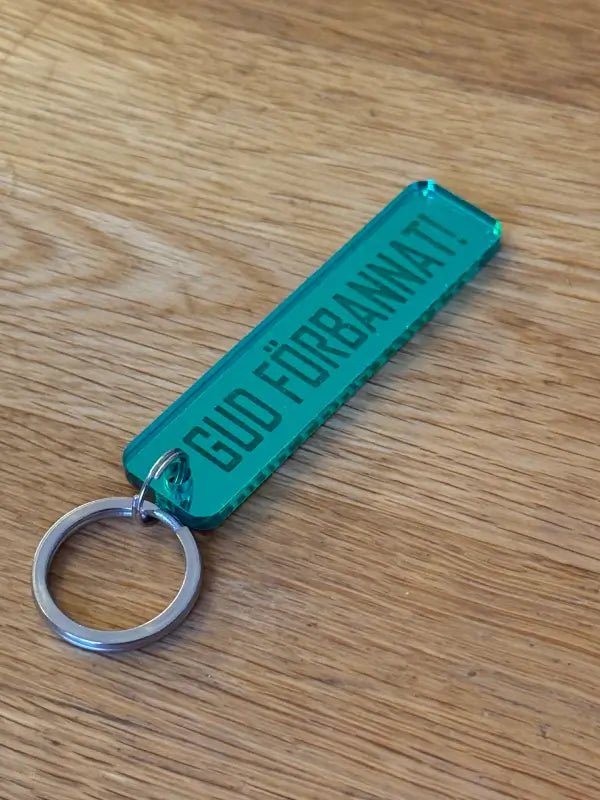 Nyckelring | “Gud förbannat” i spegelplast – Rolig svensk design & perfekt present - ByEngwek