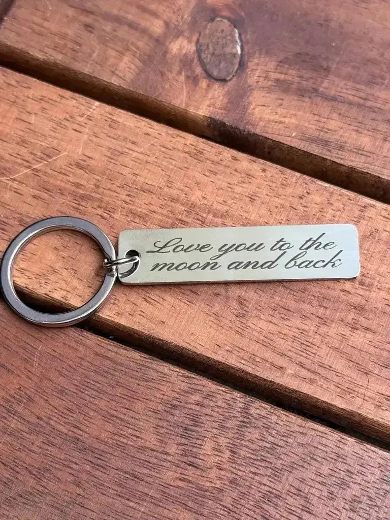 Nyckelring | Love you to the moon and back - Engwek.se