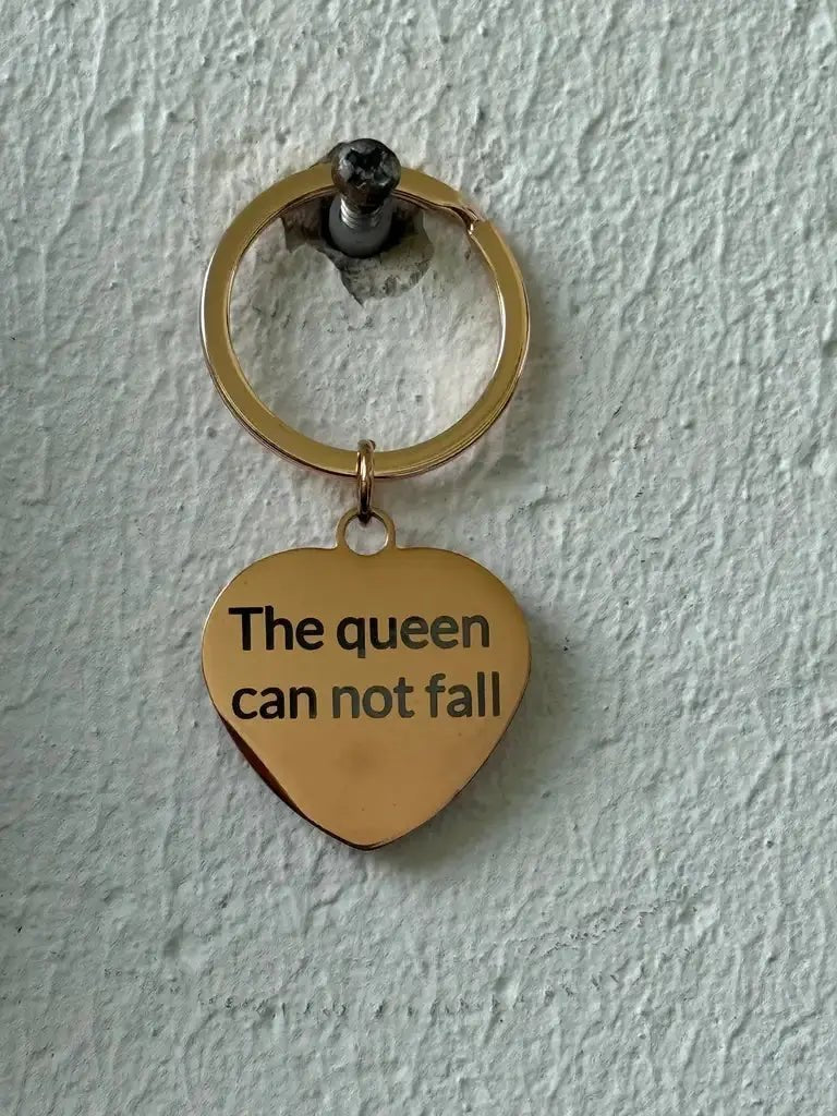 Nyckelring | The queen can not fall - ByEngwek