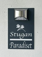 Personlig husskylt i elegant grå design - Express - presenter