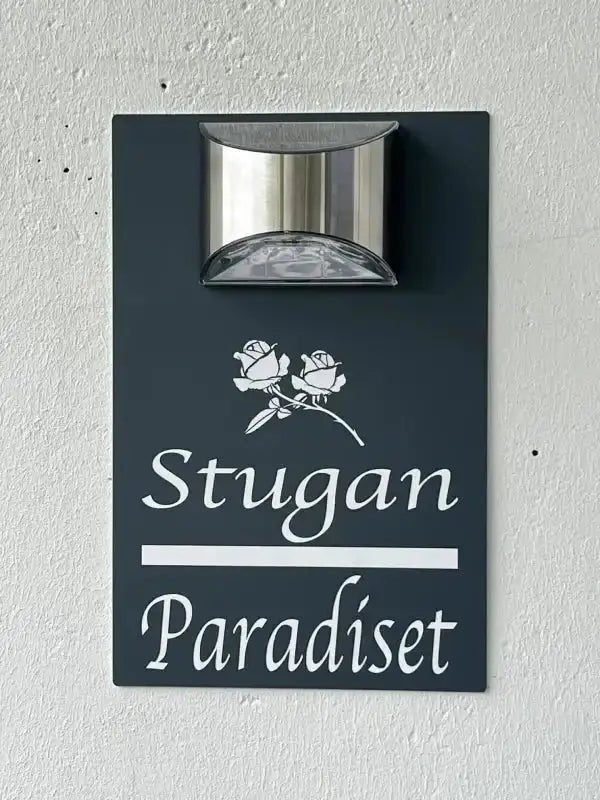 Personlig husskylt i elegant grå design - Express - presenter