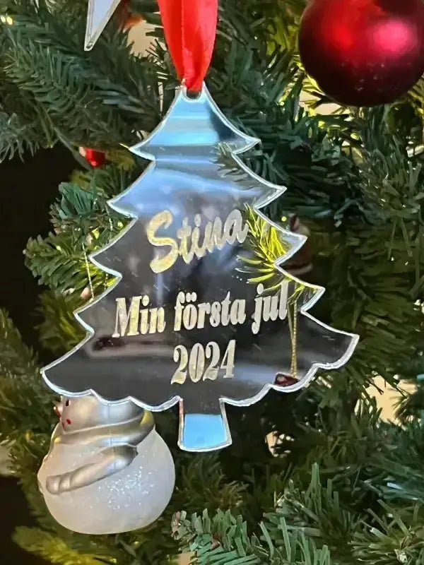 Personligt julgranspynt – Min första jul med namn och årtal - Engwek.se
