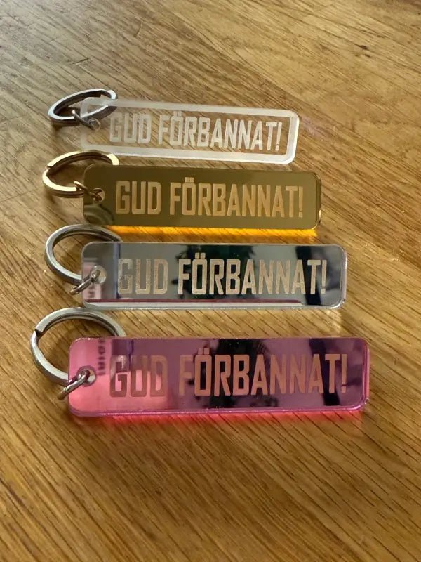 Rolig nyckelring ”Gud förbannat” – Svensktillverkad present - Engwek.se