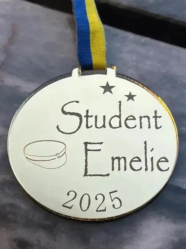 Studentmedalj | Med stjärnor och studentmössa - Engwek.se